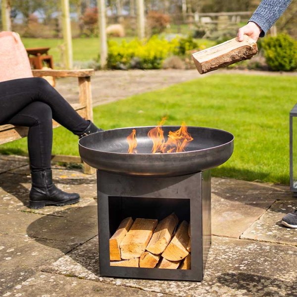Fire pit with log store 2025
