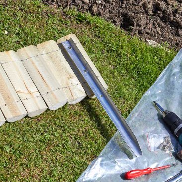 Galvanised Log Roll Stakes, 3pk