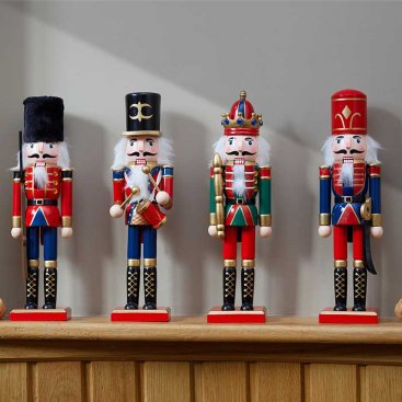 Nutcracker Large - Traditional